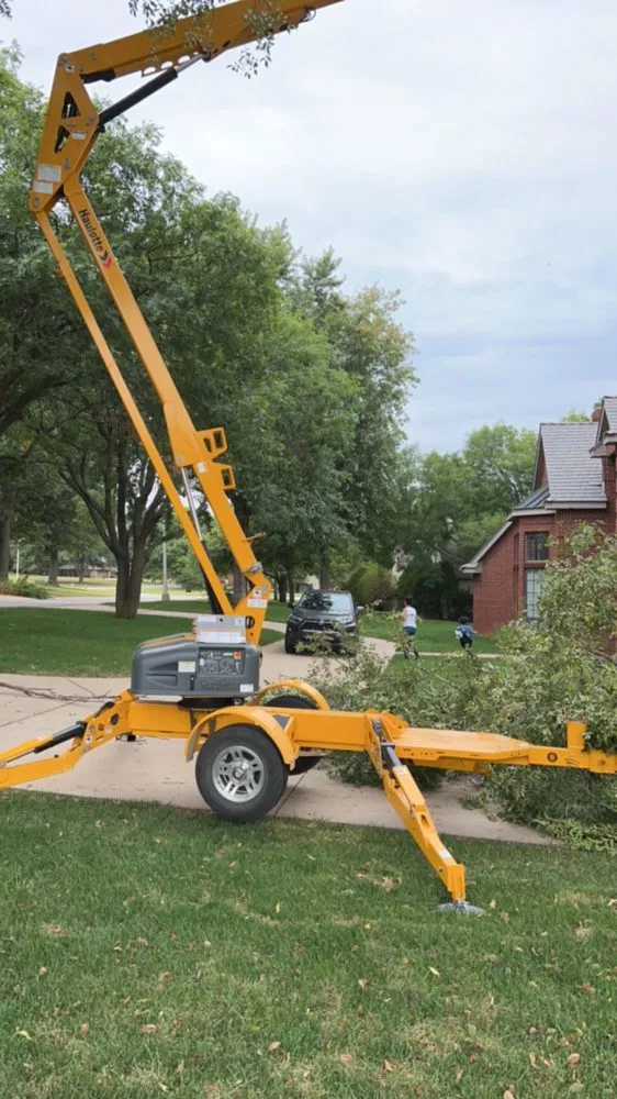 Local lawn mowing service in Ponca City, OK - Romero’s Tree & Landscaping Service’s