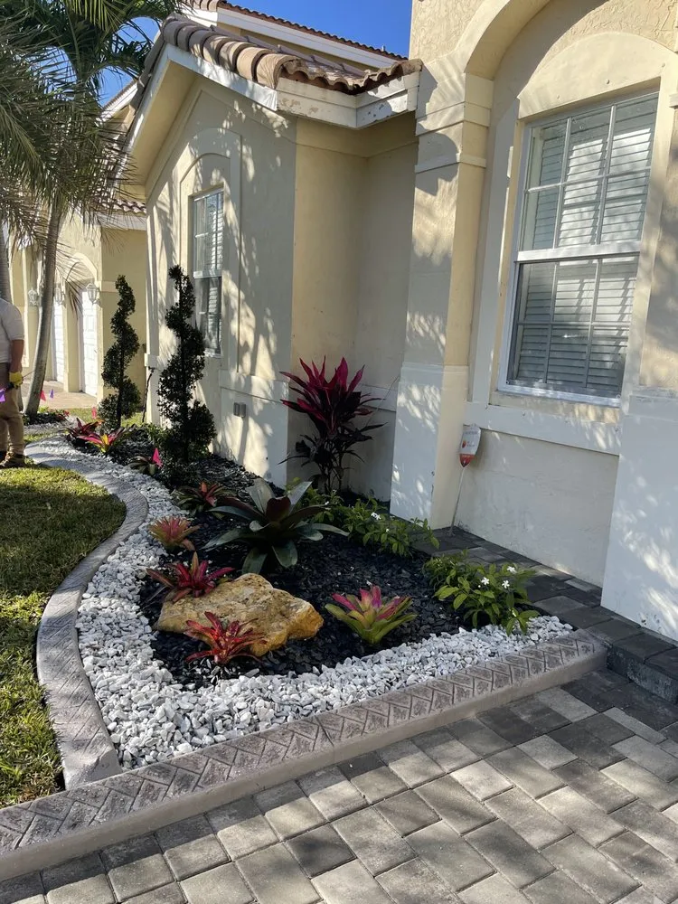 Reliable residential landscaping in Kendall, FL by Romy Landscaping Design & Borders