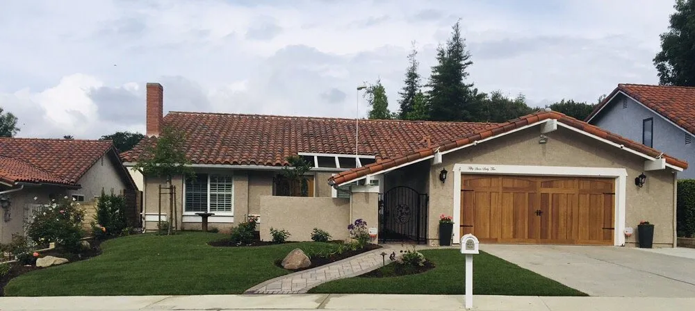 Custom lawn care service for residential properties in Camarillo, CA by Ron Hoelting Landscaping