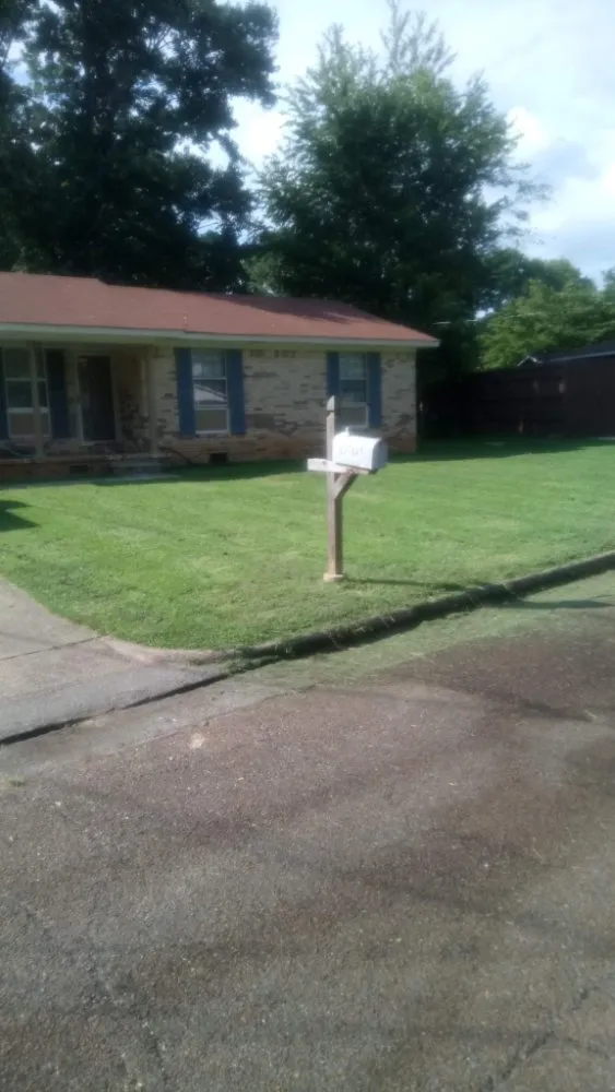 Professional garden landscaping for beautiful yards across Huntsville, AL - Rondo Landscaping