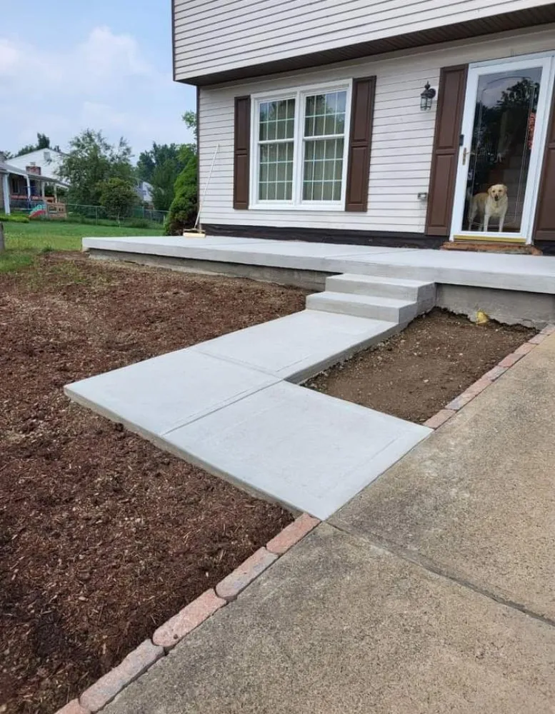 Custom yard maintenance in Monroeville, PA by Roney Construction