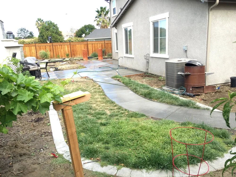 Professional residential landscaping experts serving Los Banos, CA - Ronnys