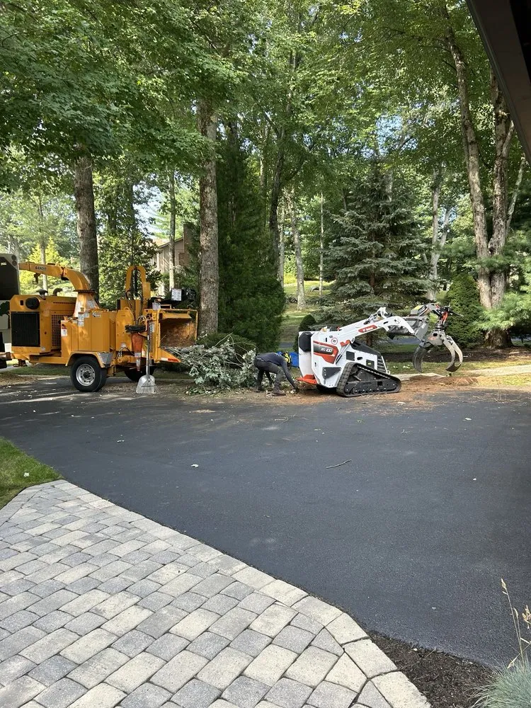 Local yard maintenance experts serving Lynn, MA - Rony's Landscaping