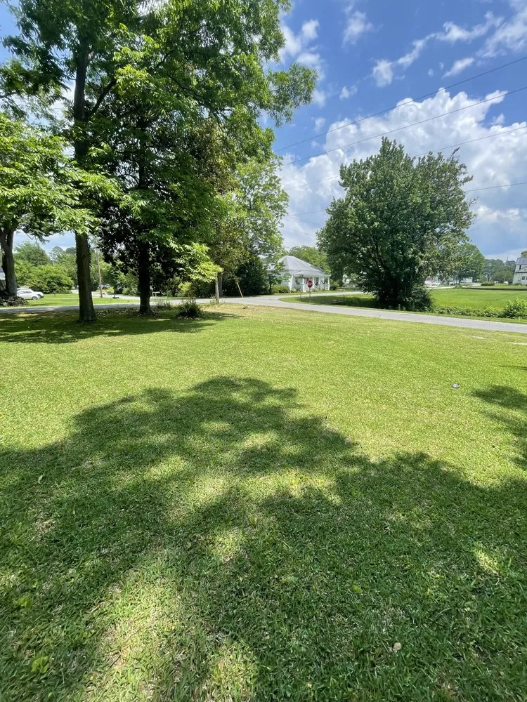 Reliable lawn care service with custom design in Warsaw, NC by Rony’s Lawn