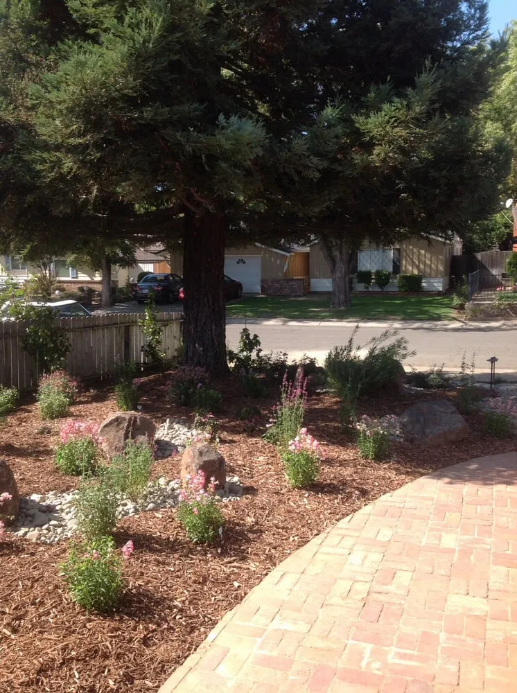 Local garden landscaping for beautiful yards across Sacramento, CA - Roo Landscaping and Garden Care