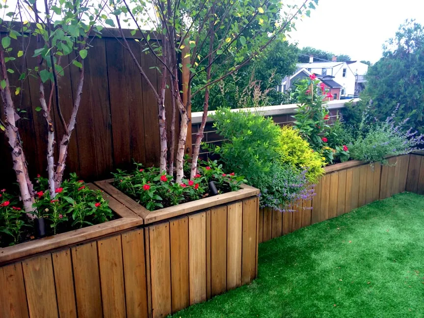 Reliable lawn mowing service in Chicago, IL by Rooftopia