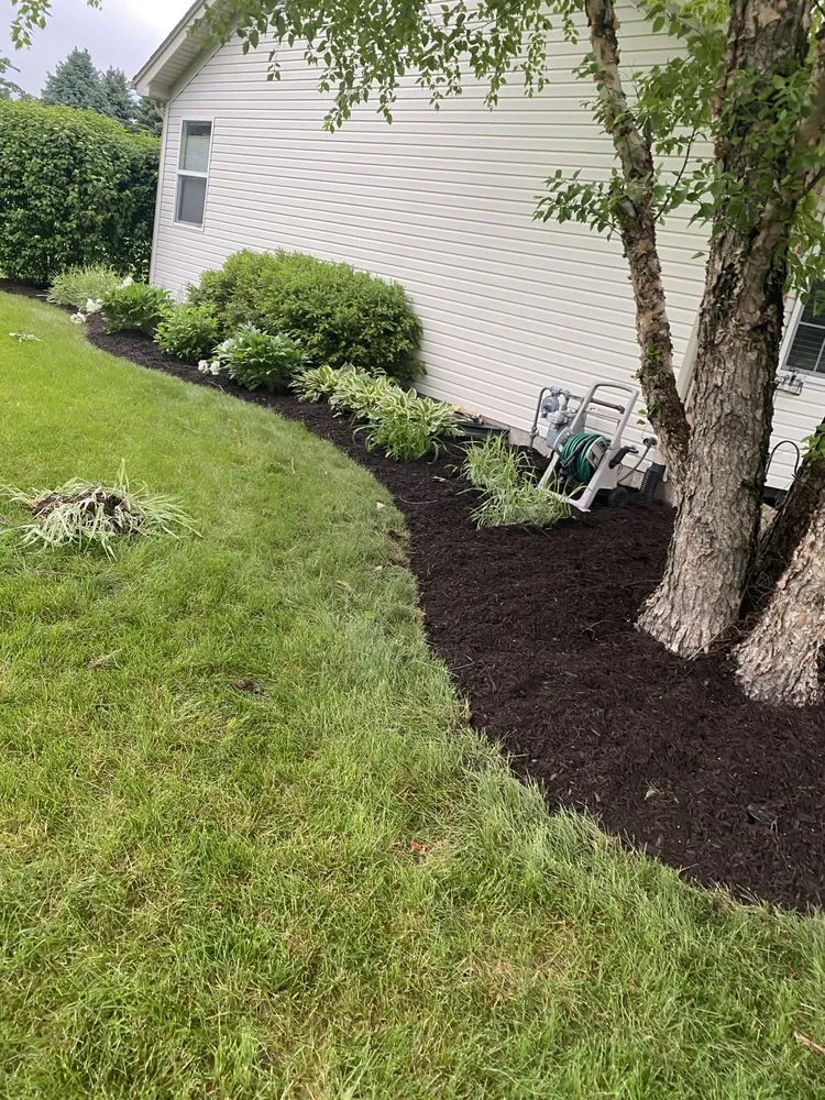 Top-rated yard cleanup service in Johnsburg, IL - Roos Lawn Care