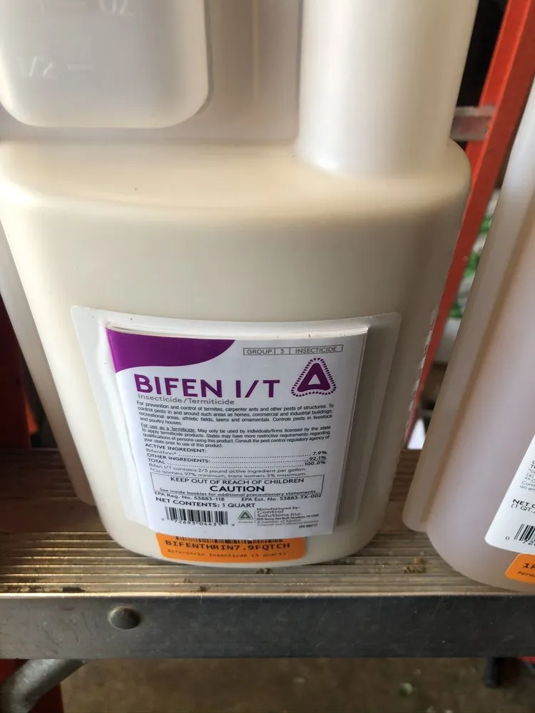 Expert yard cleanup service in Johnsburg, IL - Roos Lawn Care