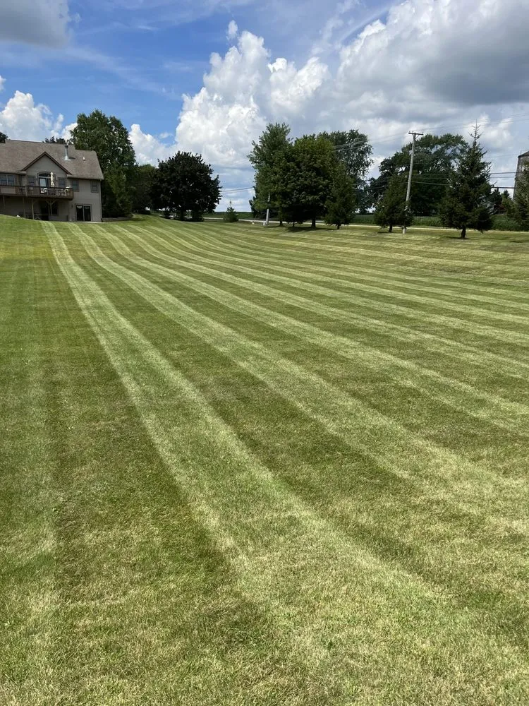 Top-rated garden landscaping in Johnsburg, IL by Roos Lawn Care