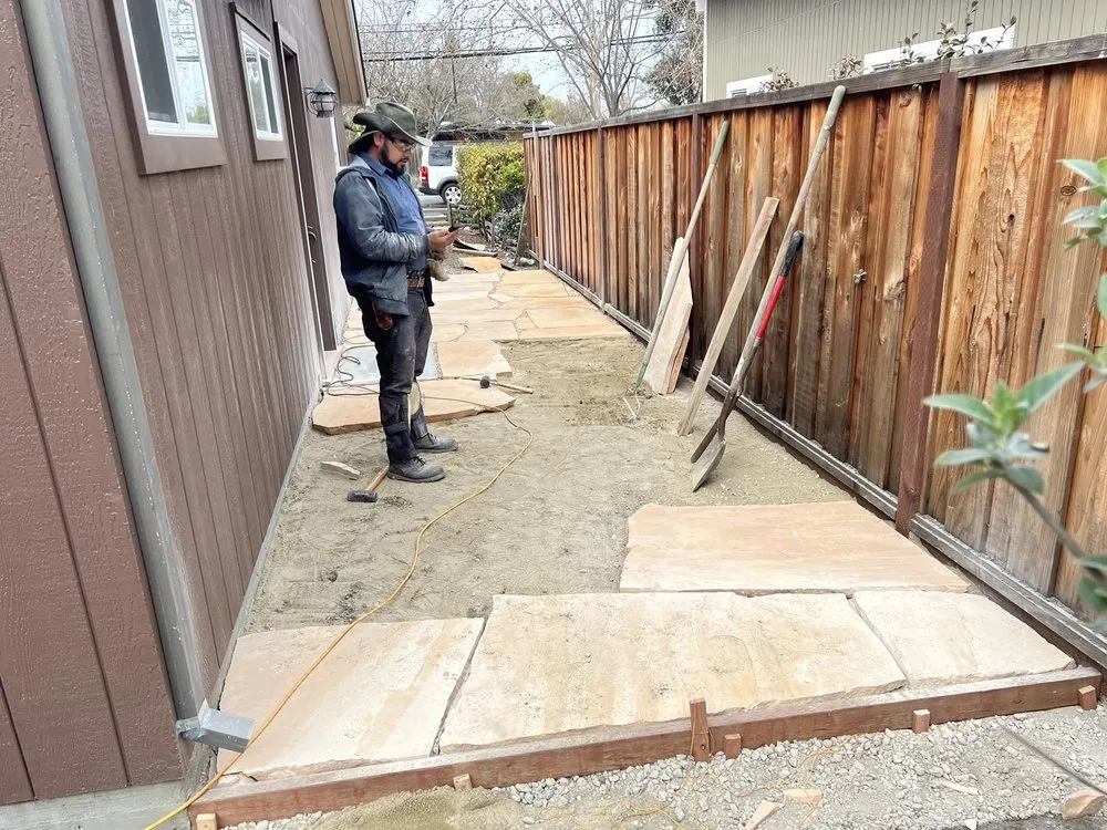 Affordable lawn mowing service in Menlo Park, CA - Roosters Landscape And Tree Care