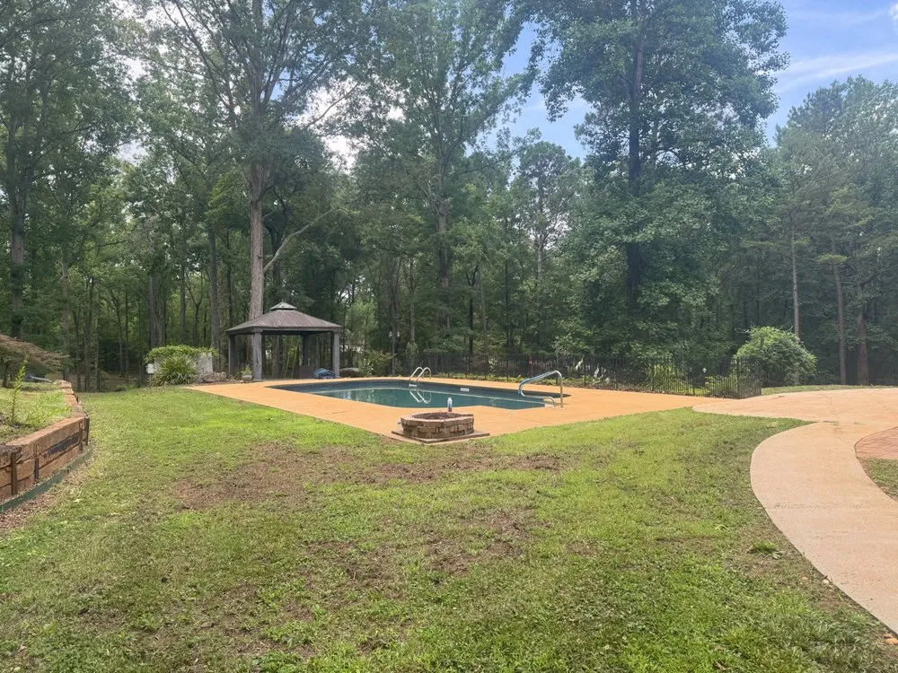 Custom yard maintenance for residential properties across Anniston, AL - Rooster's Landscape Services