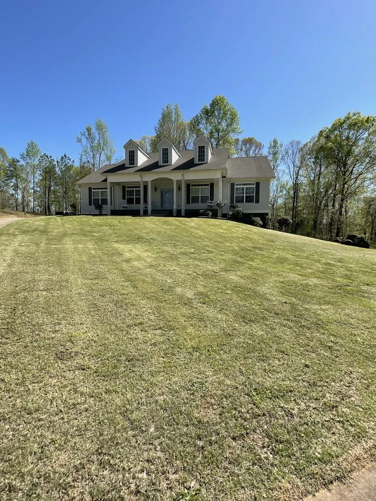 Trusted yard cleanup service in Anniston, AL - Rooster's Landscape Services