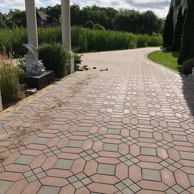 Roots Lawn Care Logo