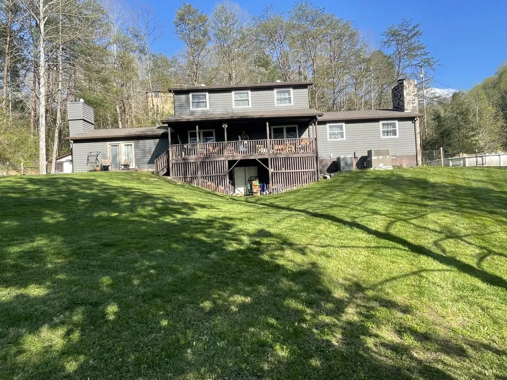 Top-rated yard maintenance in Sevierville, TN - Roots Lawn Service