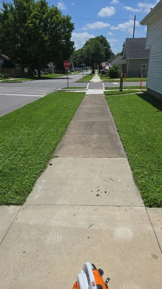 Professional yard maintenance in Martinsville, IN - Roper Mowing