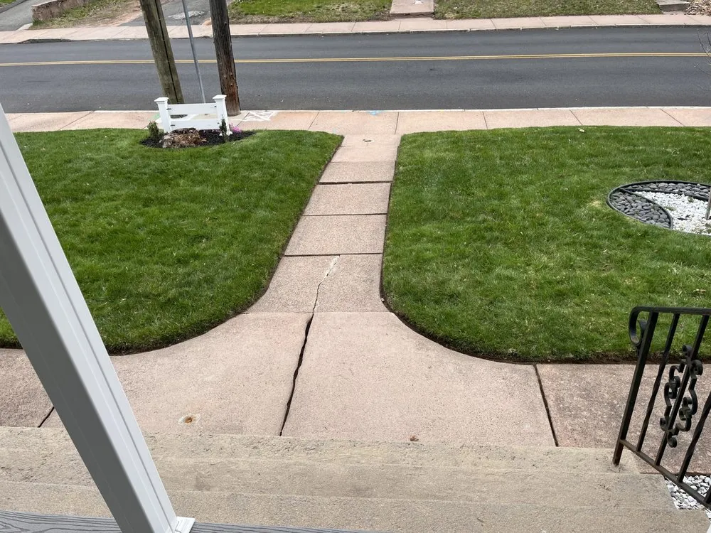 Top-rated yard cleanup service experts serving Hartford, CT - Roper's Landscaping