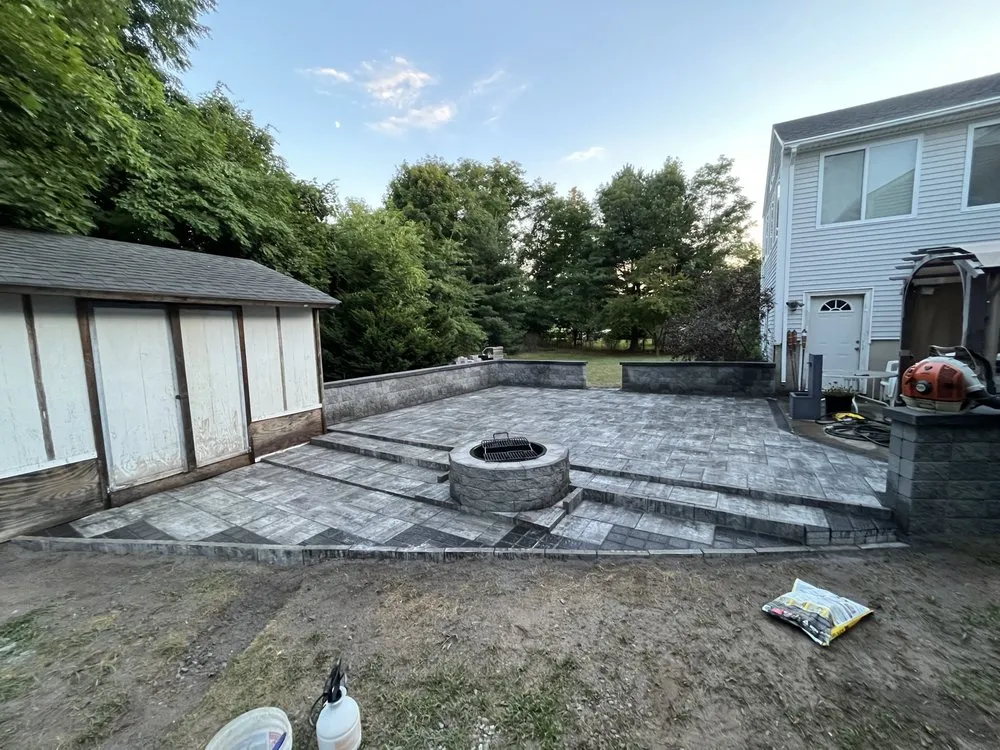 Expert lawn care service in Hartford, CT - Roper's Landscaping