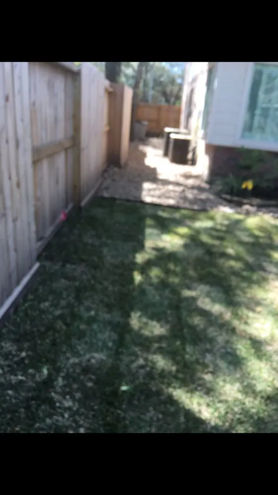 Custom yard maintenance in Houston, TX by Roque's Custom Landscaping