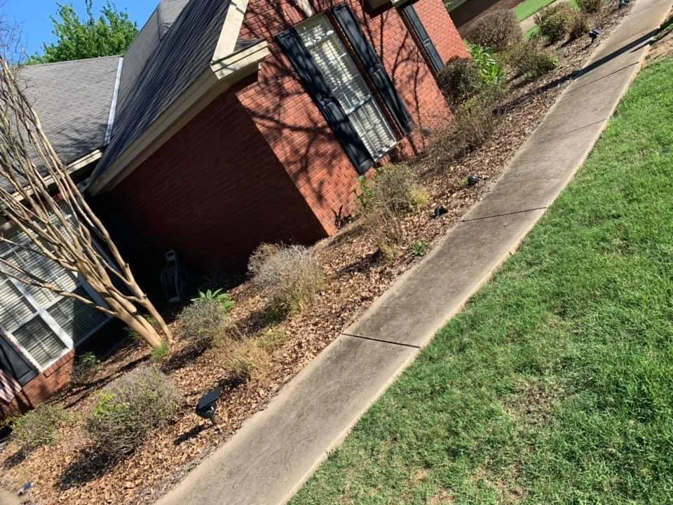 Top-rated garden landscaping for residential properties across Montgomery, AL - Ro's Lawn Care