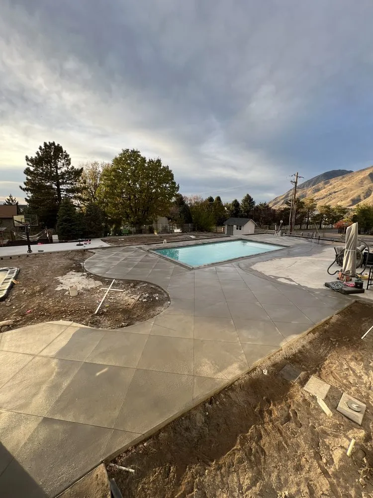 Top-rated yard cleanup service in Orem, UT by Rosas Construction