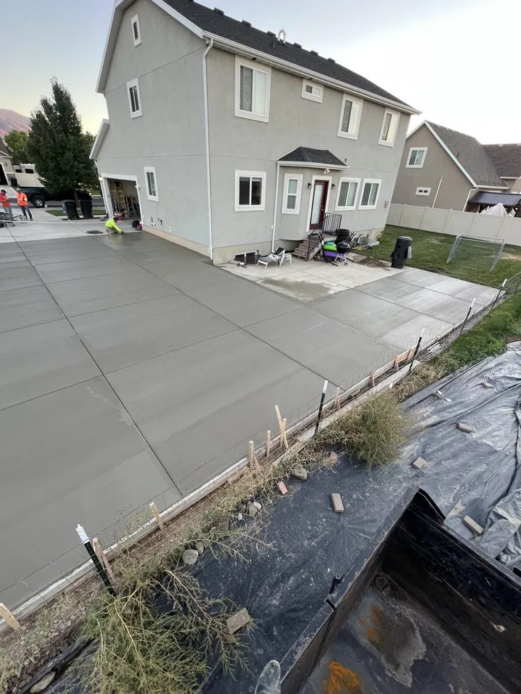 Top-rated lawn mowing service for residential properties in Orem, UT by Rosas Construction