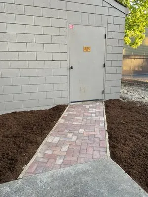 Rosas Landscaping Maintenance & Clean -Ups Logo