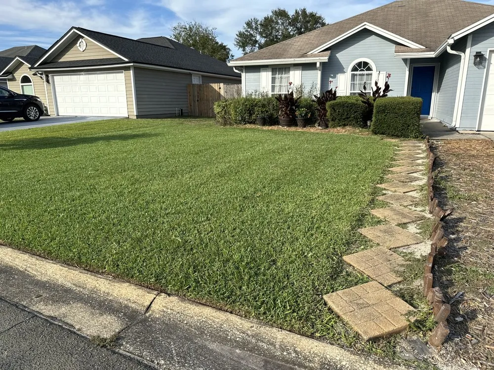 Professional lawn mowing service in Jacksonville, FL by Rosas Lawn Care