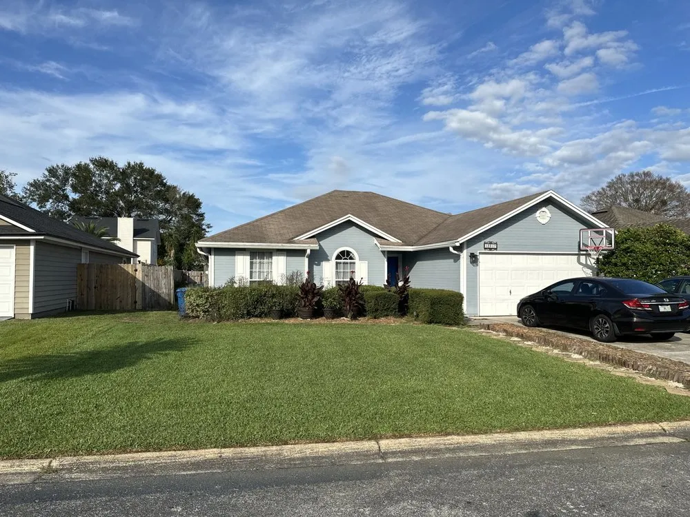 Local lawn care service experts serving Jacksonville, FL - Rosas Lawn Care