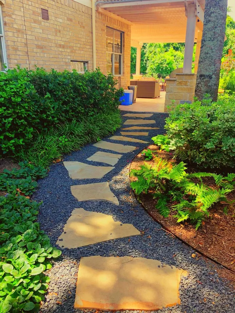 Top-rated yard cleanup service in Houston, TX by Rosas Outdoor Services