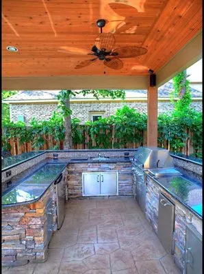 Rosas Outdoor Services Logo