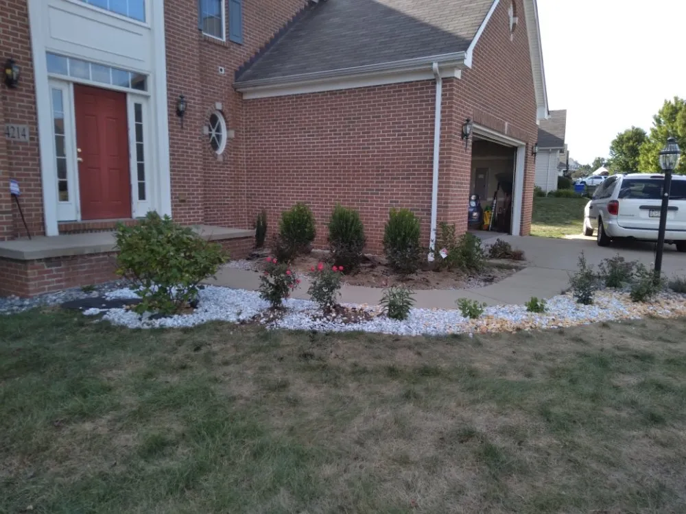 Affordable yard cleanup service experts serving Glenshaw, PA - Roscoe's Maintenance Service