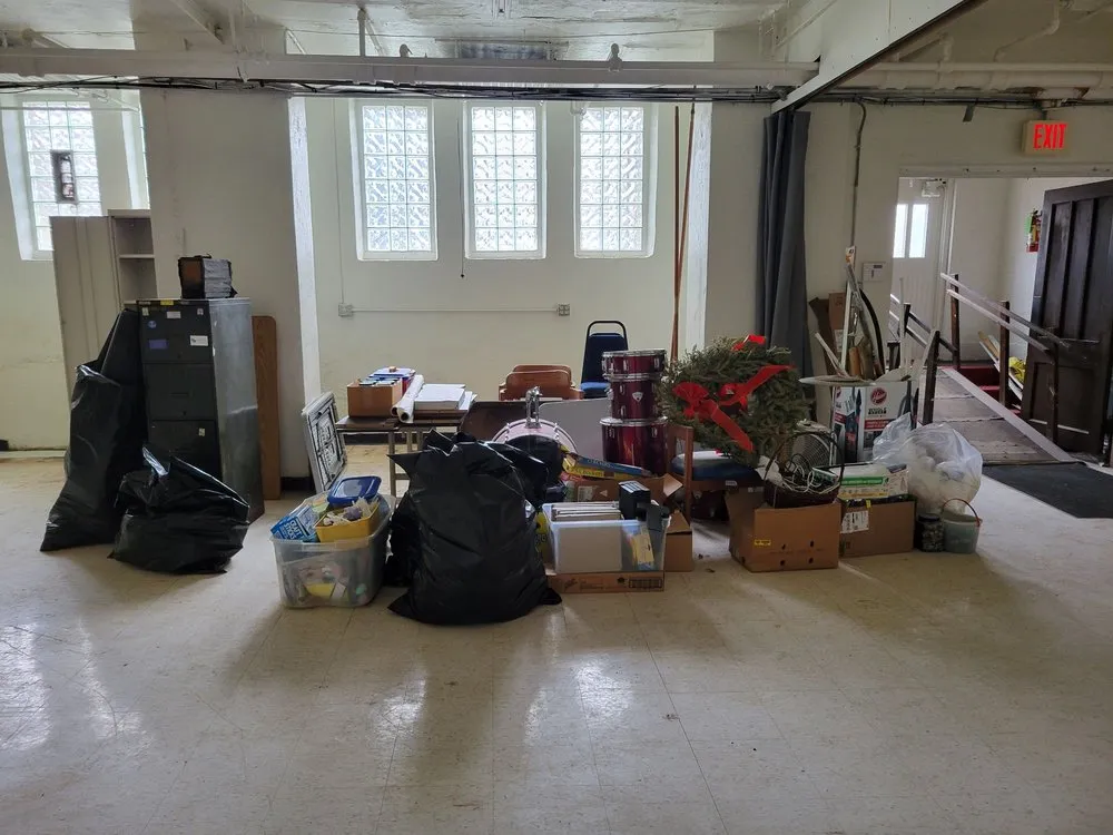 Reliable outdoor landscaping for homes in Glenshaw, PA by Roscoe's Maintenance Service