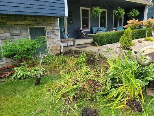 Rose City Lawn & Landscaping Logo