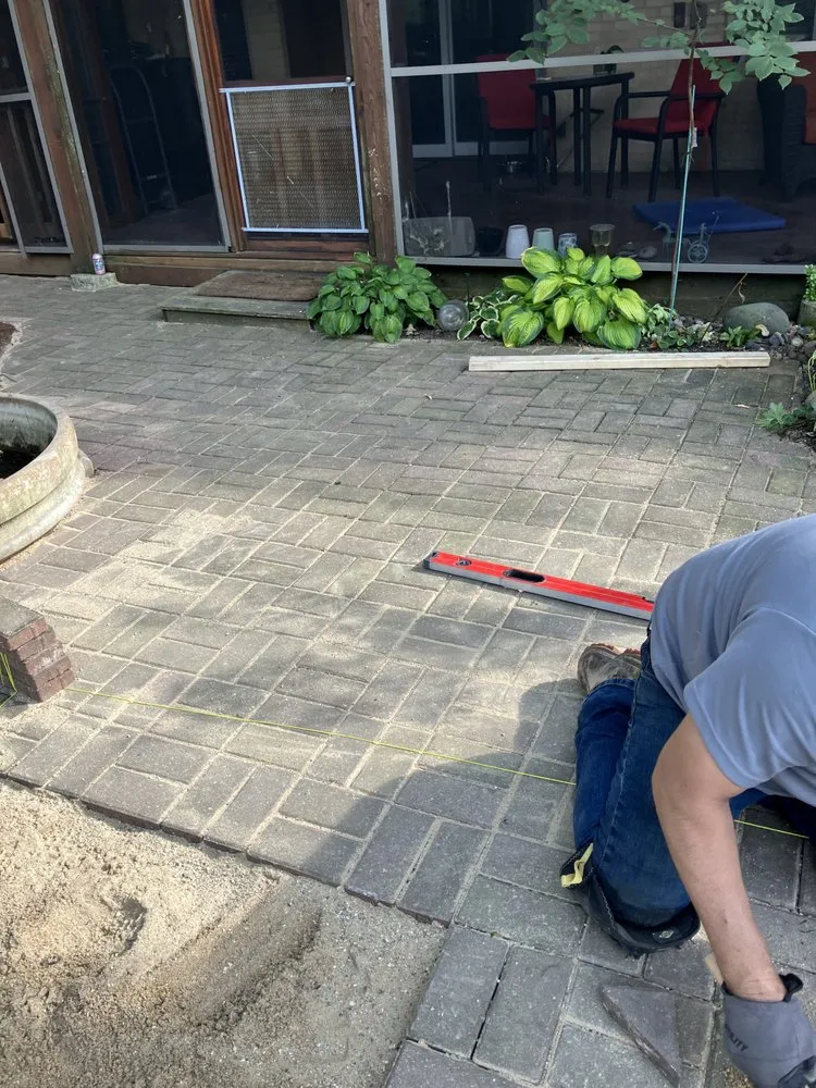 Reliable lawn mowing service experts serving Des Plaines, IL - Rose Garden Landscaping