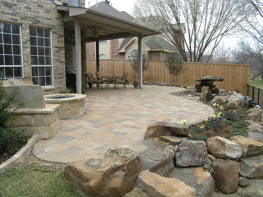 Top-rated garden landscaping for year-round maintenance in Lewisville, TX by Rose Landscapes