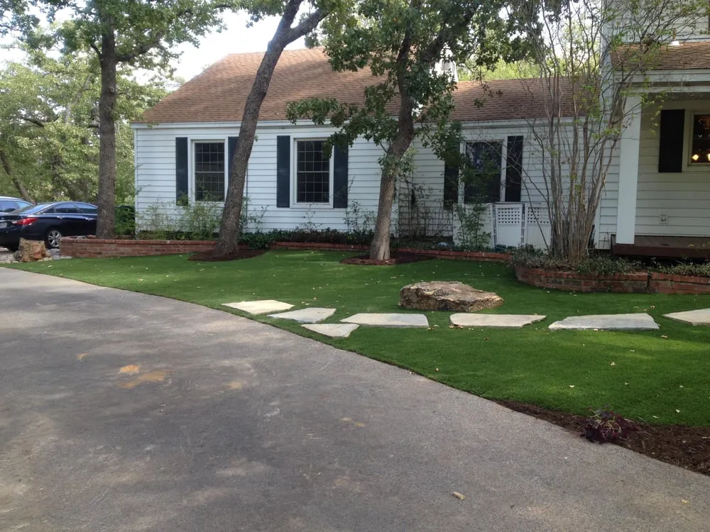 Expert lawn care service experts serving Lewisville, TX - Rose Landscapes