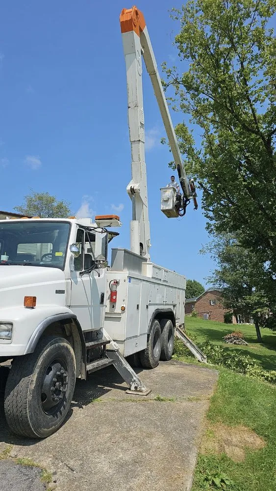 Reliable lawn mowing service experts serving Jonesborough, TN - Rose Lawncare and Landscaping