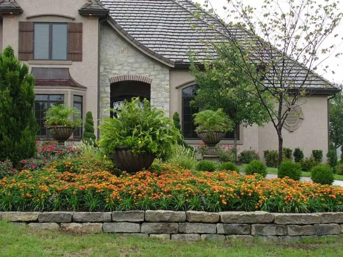 Custom residential landscaping in Kansas City, MO by Rosehill Gardens
