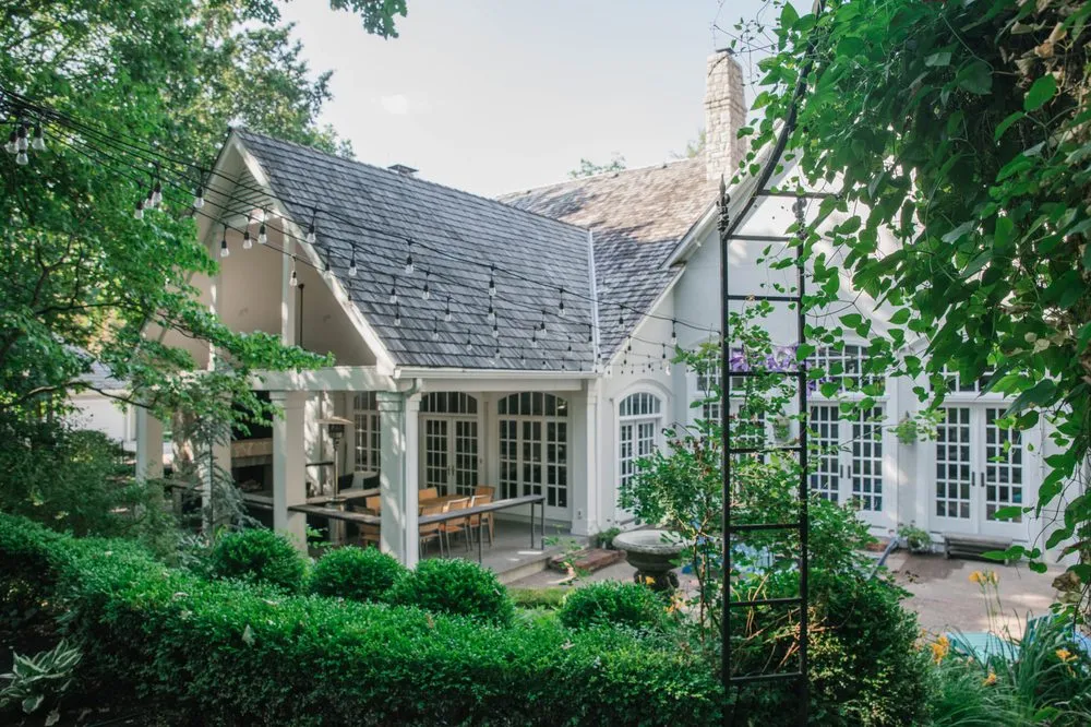 Professional yard maintenance in Kansas City, MO - Rosehill Gardens