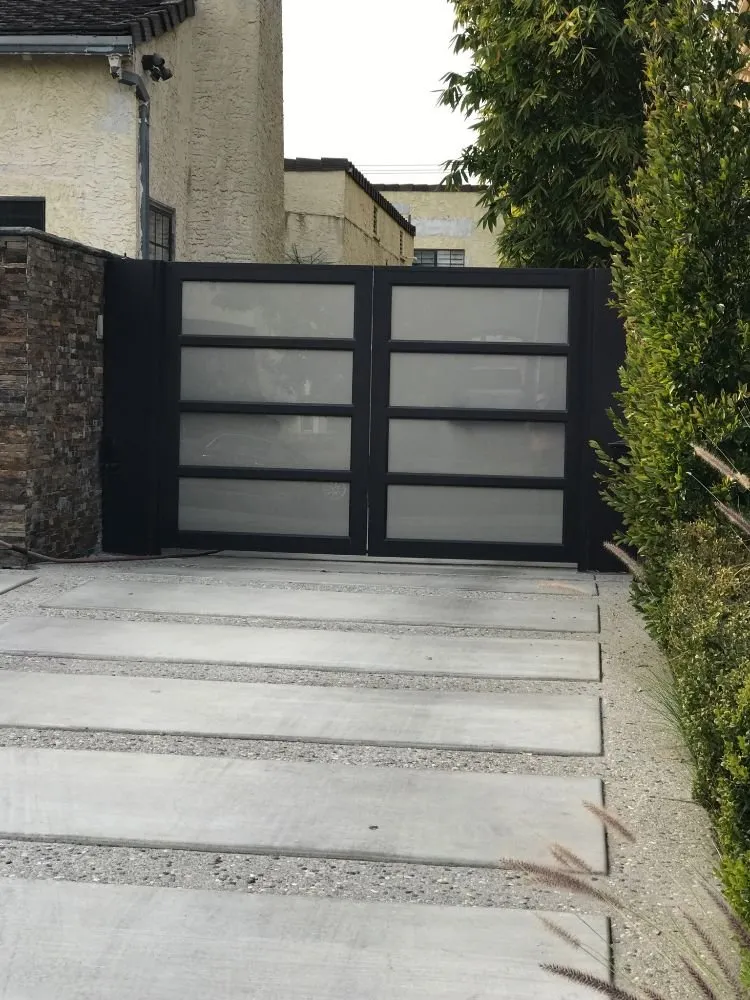 Top-rated garden landscaping experts serving Pasadena, CA - Rosemberg Landscaping & Sprinkler Systems