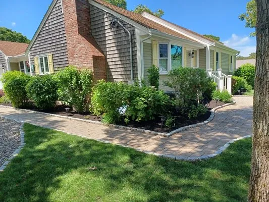 Rose's Landscaping & Roof cleaning Logo