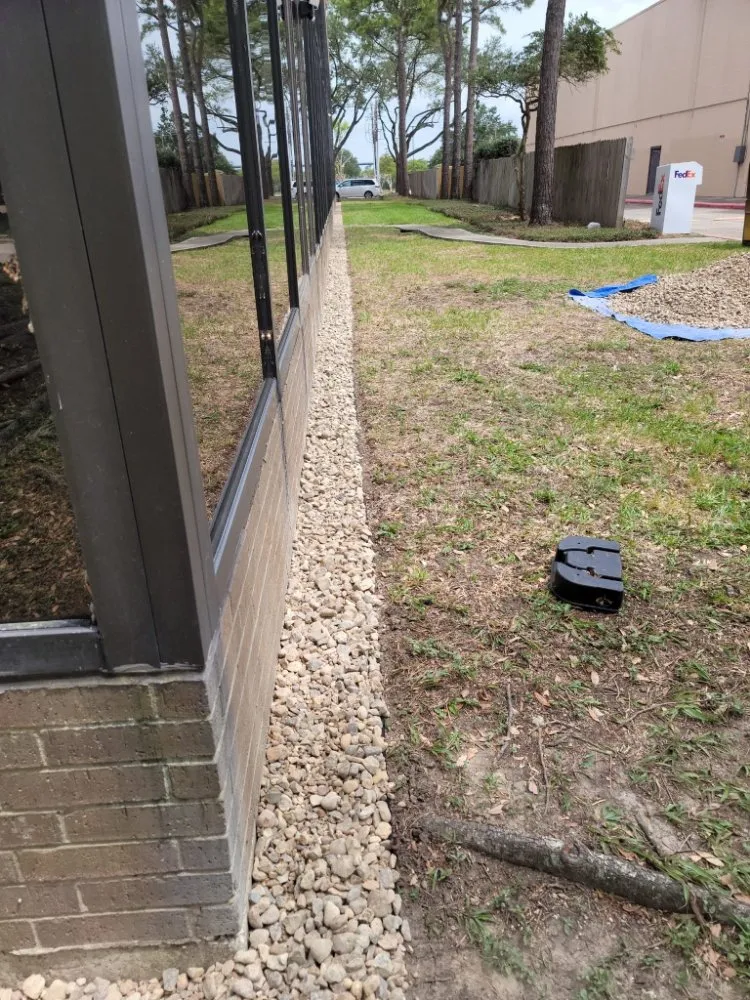 Professional yard cleanup service experts serving Webster, TX - Roses Landscaping