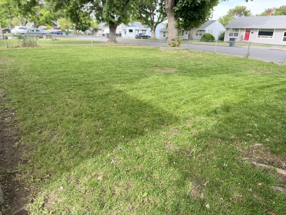 Custom garden landscaping in Kennewick, WA by Roses Lawn Care