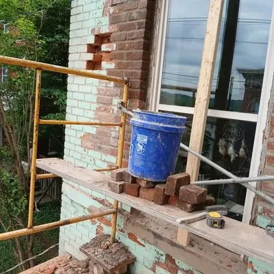 Roses Restoration Logo