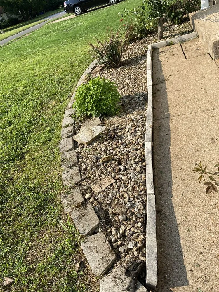 Custom garden landscaping experts serving St. Peters, MO - Rosewood Landscape Designs