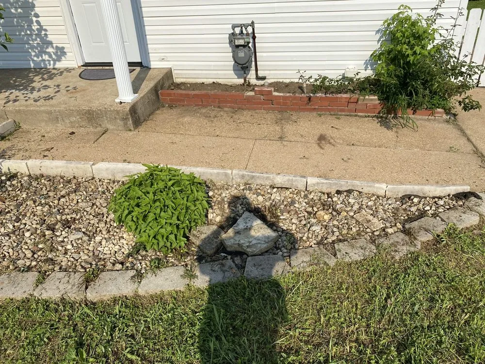 Professional garden landscaping for homes in St. Peters, MO by Rosewood Landscape Designs