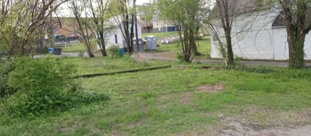 Custom lawn mowing service in Roanoke, VA - Roshawn's Small-Scale Landscaping