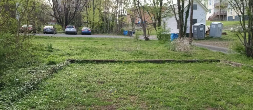 Top-rated residential landscaping in Roanoke, VA by Roshawn's Small-Scale Landscaping