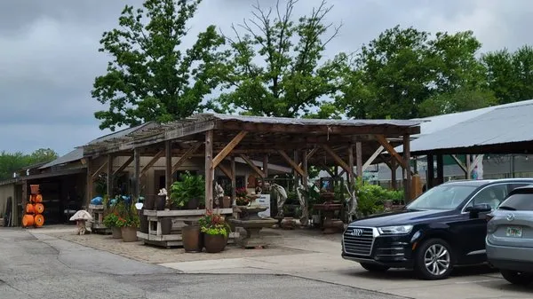 Rosie’s Gardens & Hughes Landscape Logo