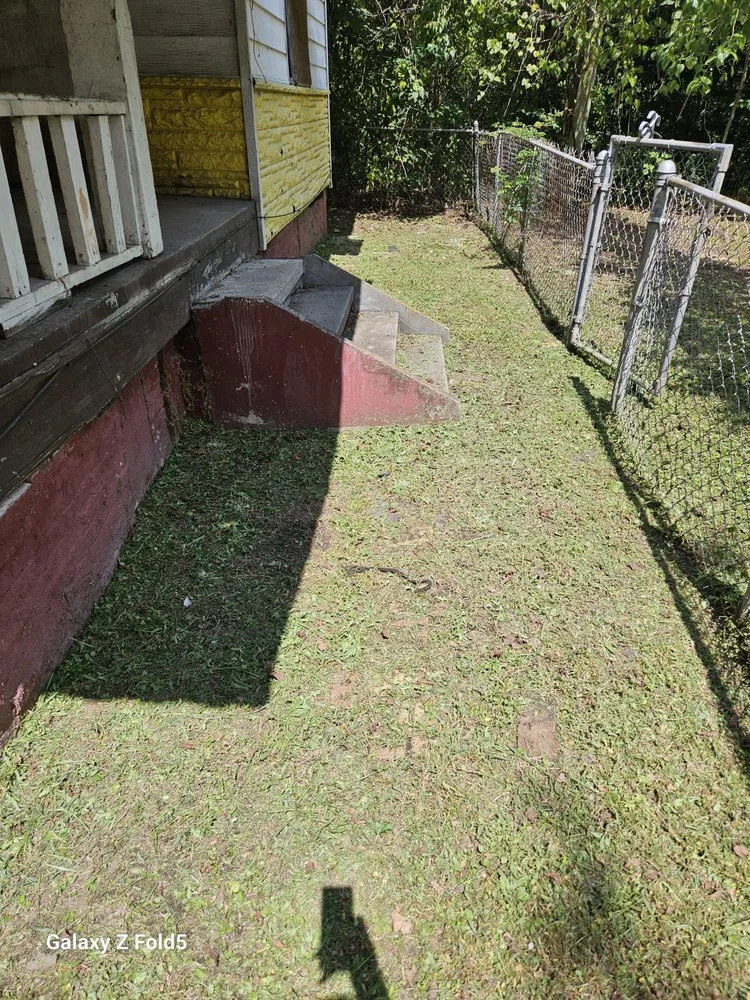 Custom yard maintenance with custom design in Vicksburg, MS by Ross Enterprises